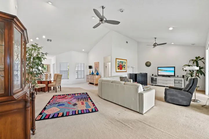 15 Living room 02