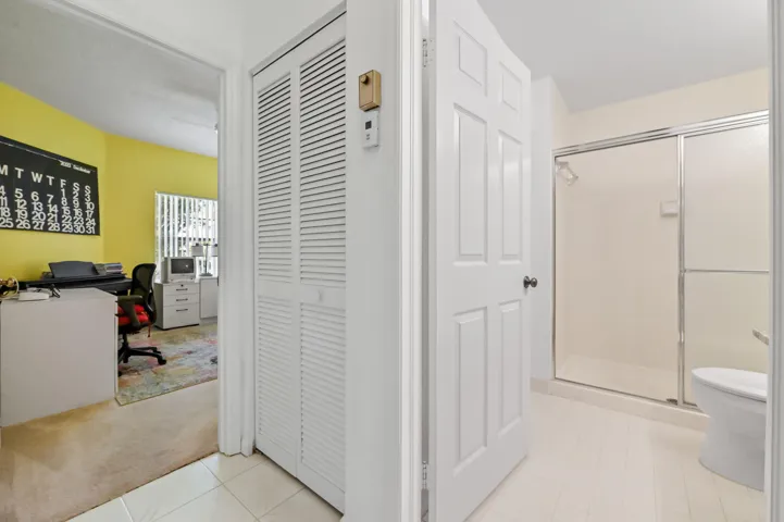 20 Bathroom 01