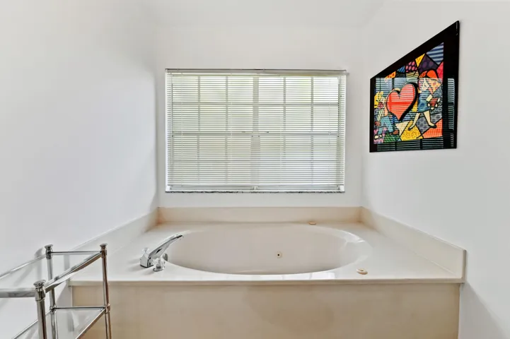 29 Bathroom 02