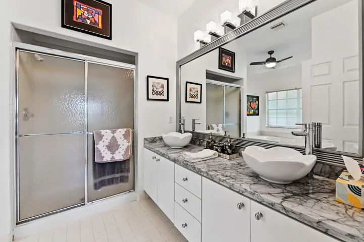 28 Bathroom 01