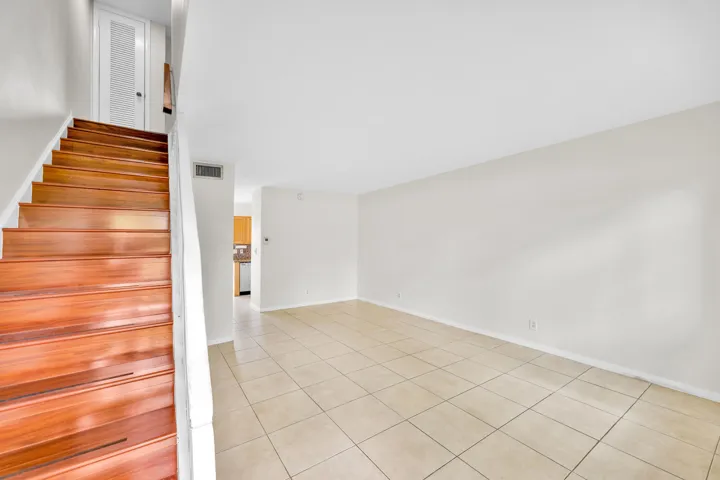 16 NE 20th Ct 1