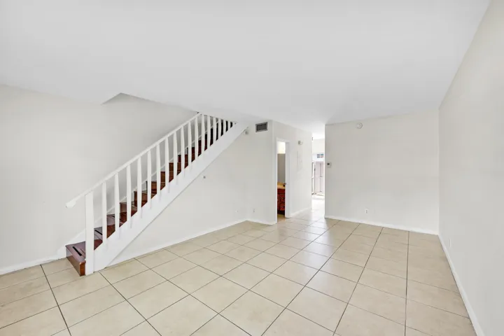 16 NE 20th Ct 5