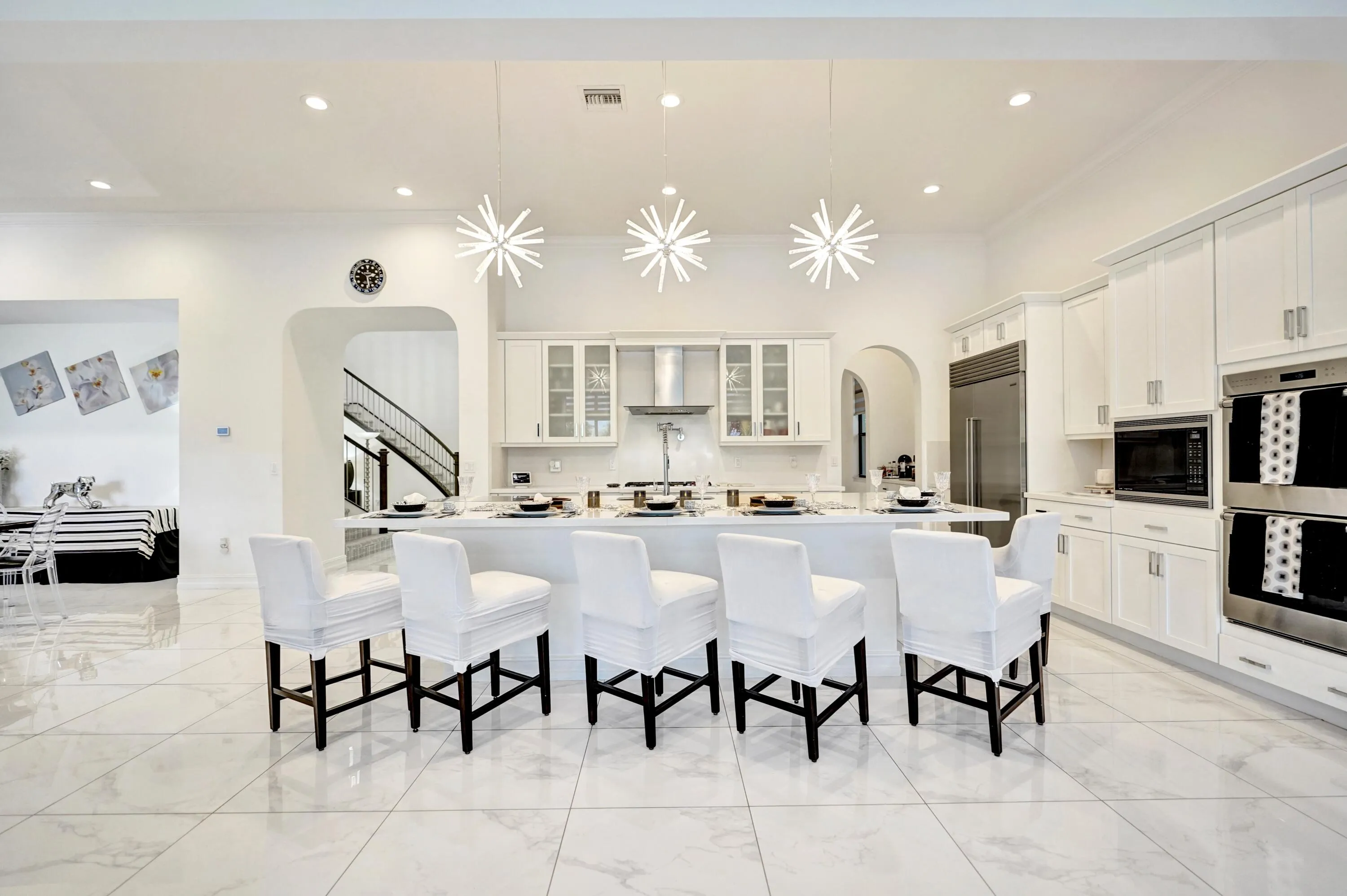 Oversized counter has seating for 6!