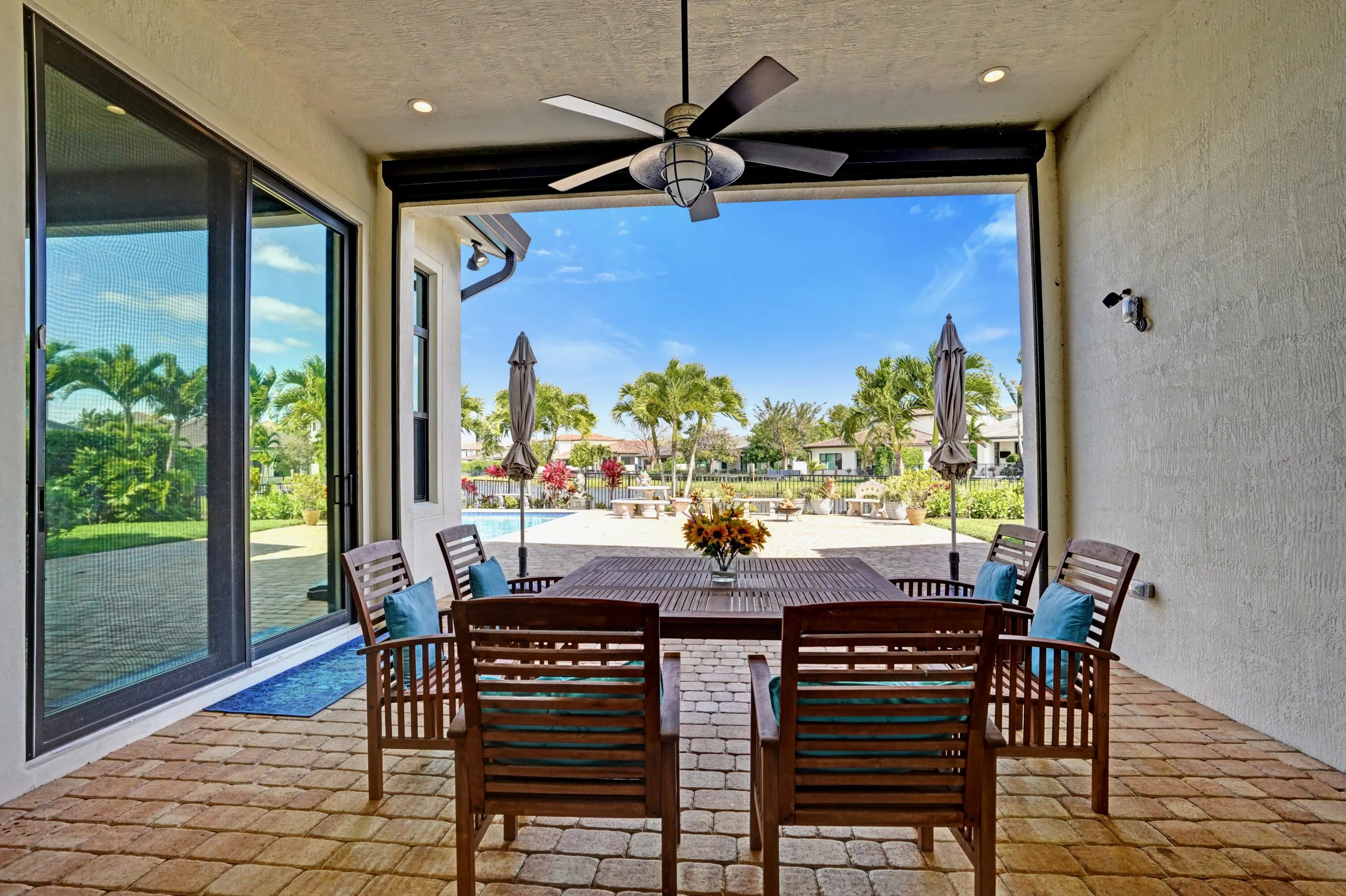 Large covered patio with electric retractable screen.