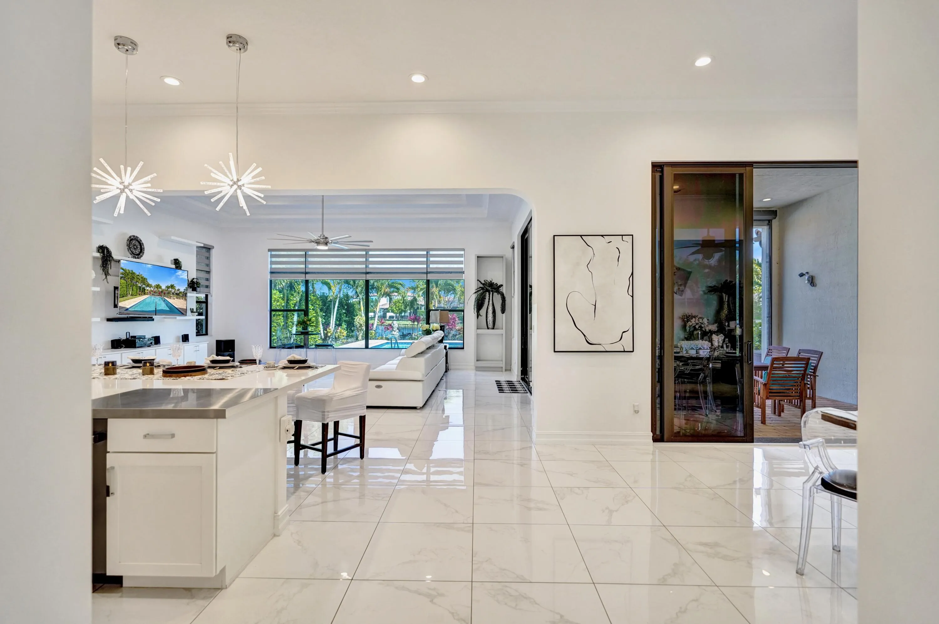 Entry to Kitchen/Dining