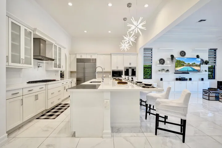 Large Chef's Kitchen