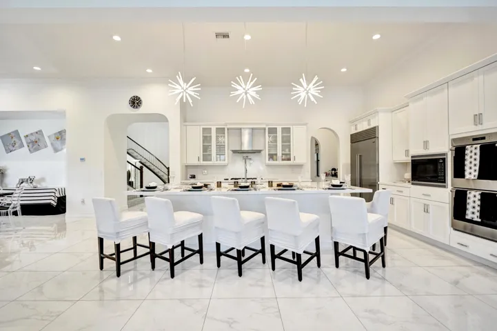 Oversized counter has seating for 6!