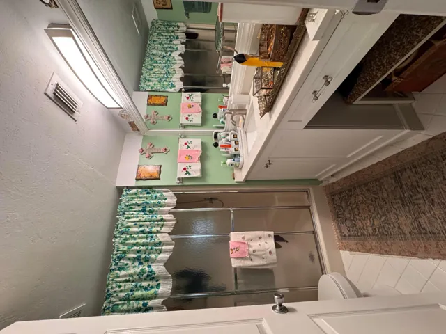 Owners bath