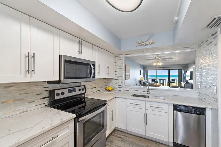 029-10310SOceanDr-205-JensenBeach-SMALL