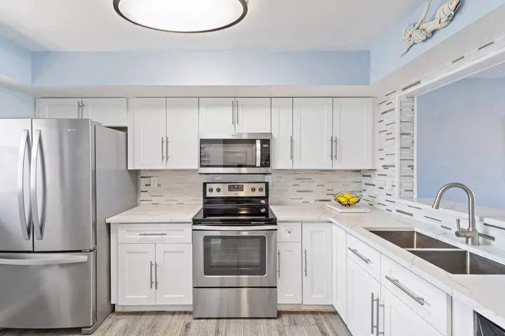 028-10310SOceanDr-205-JensenBeach-SMALL