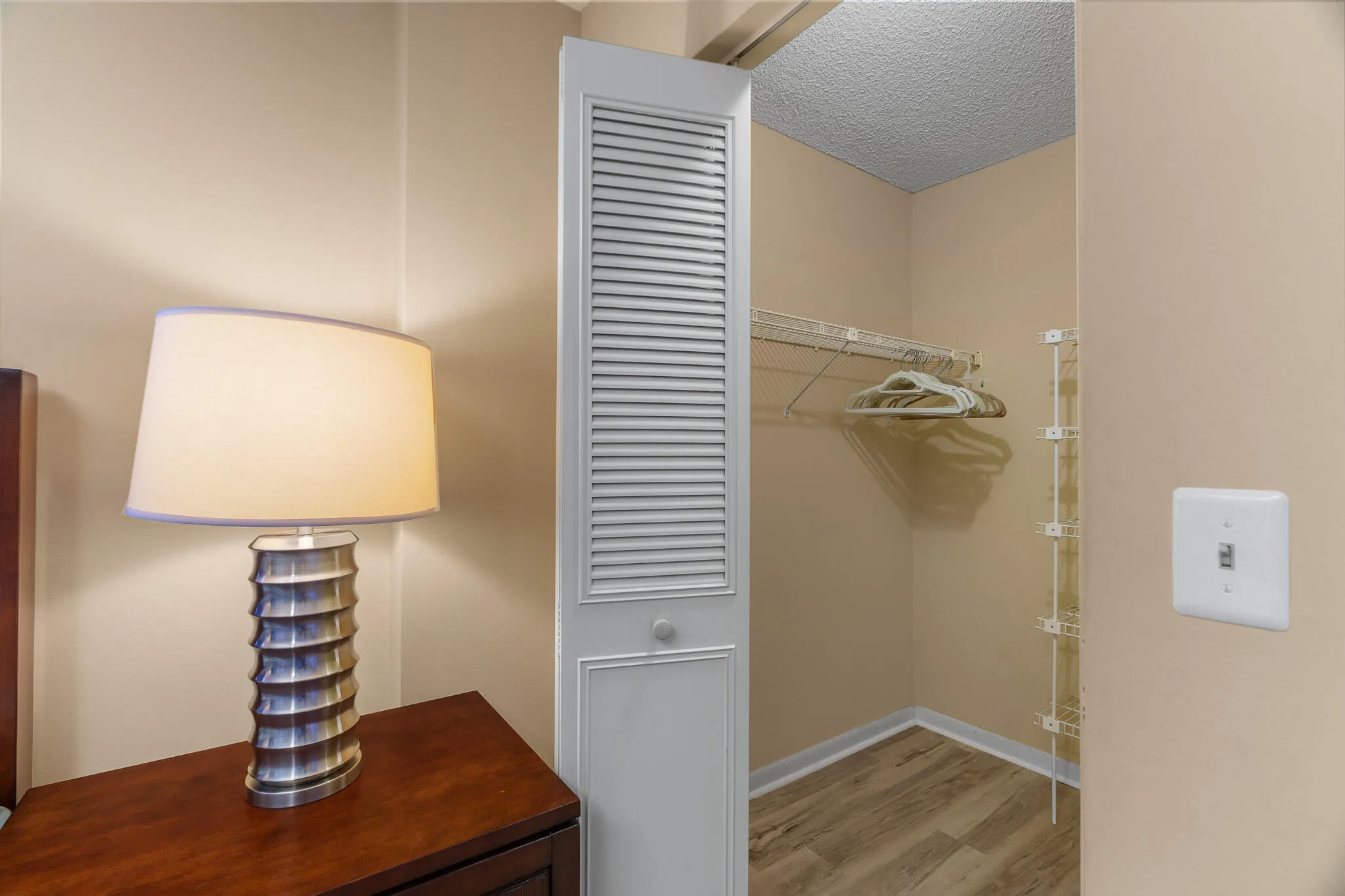 MLS MAIN BED WALK IN CLOSET 2
