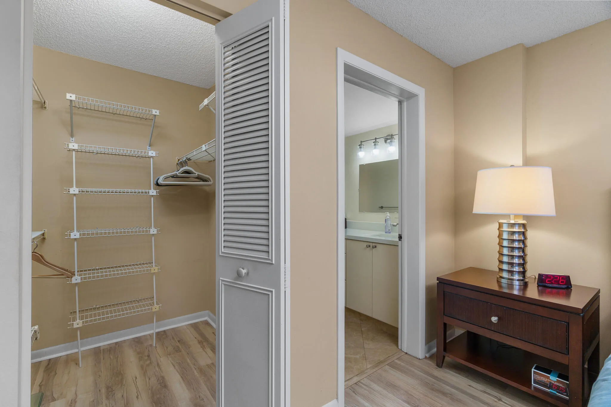 MLS MAIN BED WALK IN CLOSET 1
