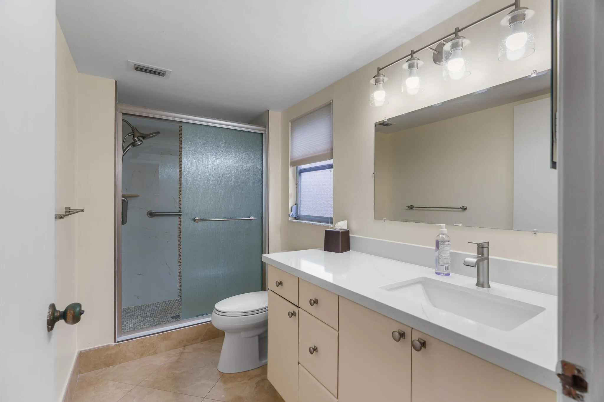 MLS MAIN BED UPDATED BATH