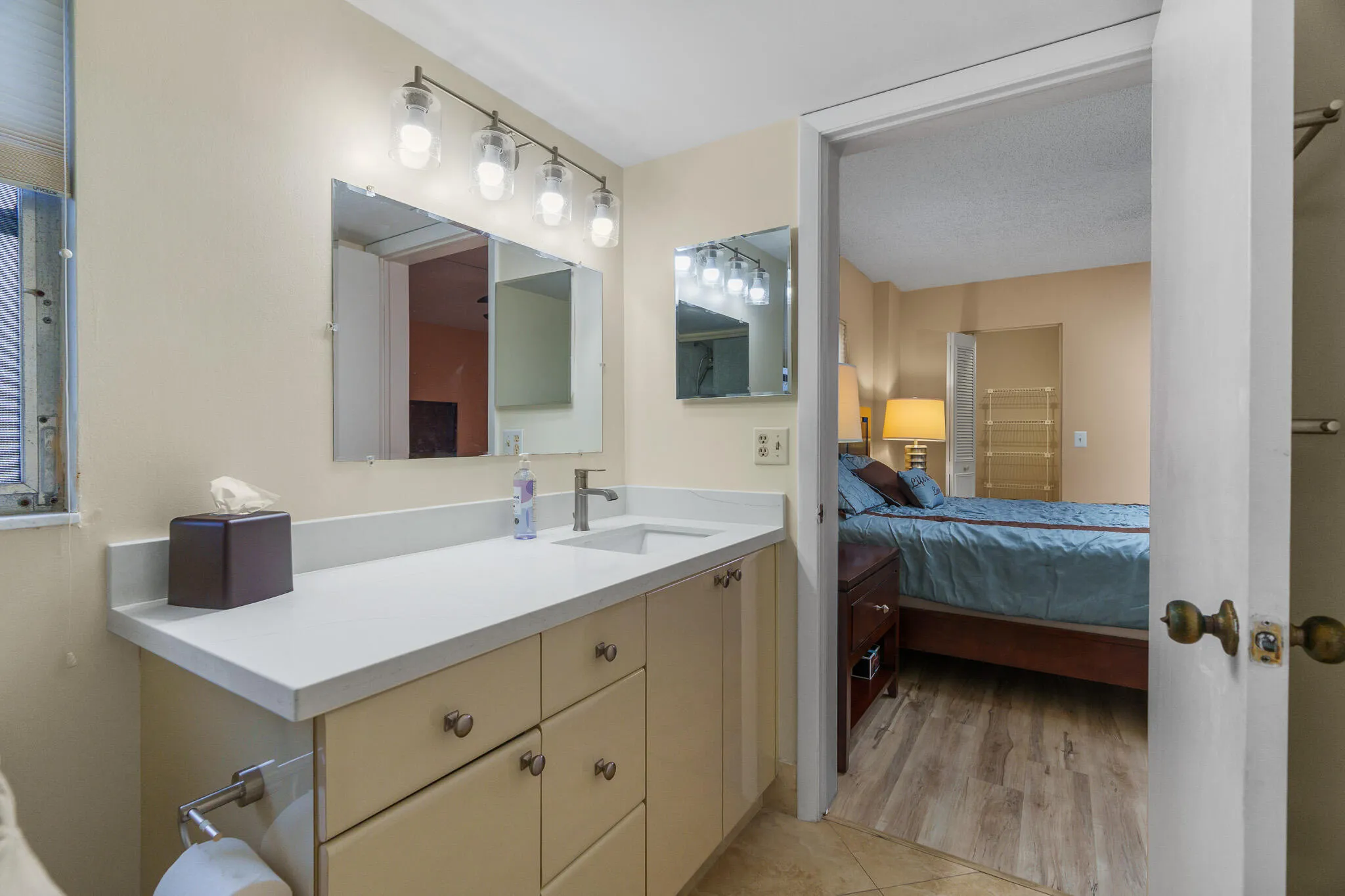 MLS MAIN BED BATH VANITY