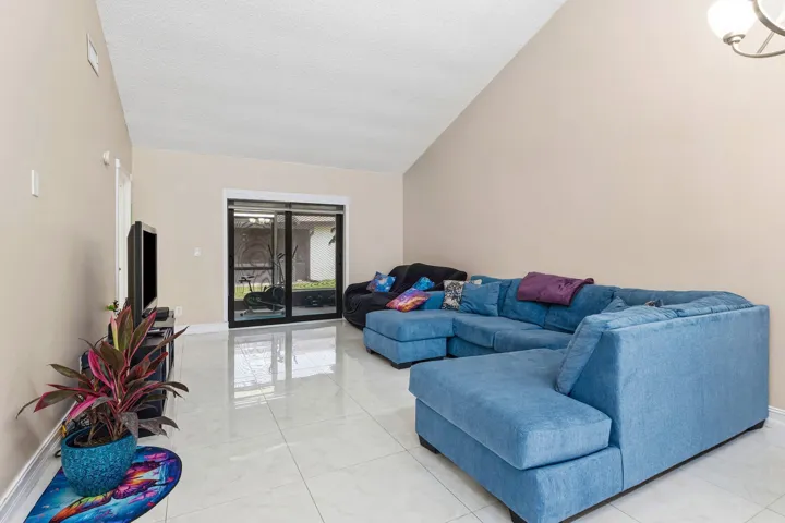 011-1875AbbeyRoad-WestPalmBeach-FL-33415