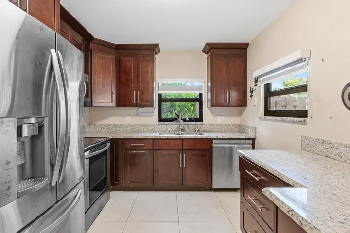 006-1875AbbeyRoad-WestPalmBeach-FL-33415
