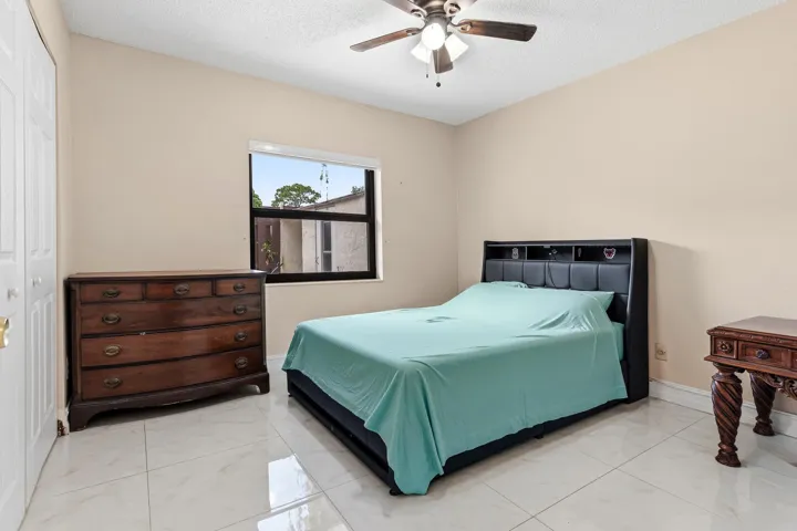 017-1875AbbeyRoad-WestPalmBeach-FL-33415