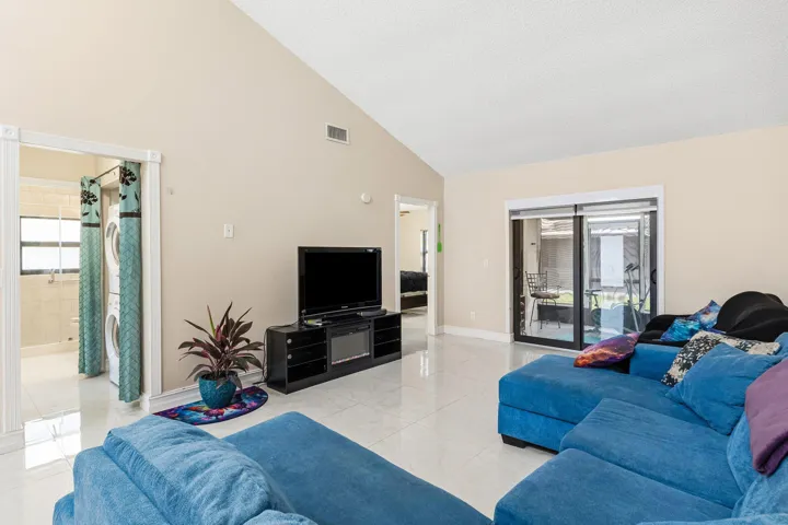 014-1875AbbeyRoad-WestPalmBeach-FL-33415