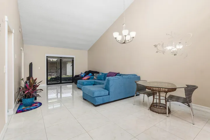 010-1875AbbeyRoad-WestPalmBeach-FL-33415