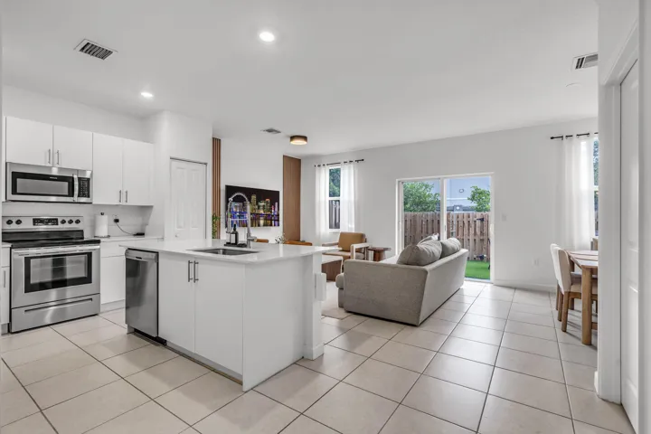 5-16-web-or-mls-4613nw118ave-16