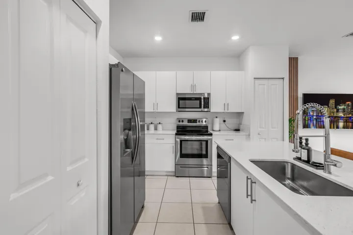 14-25-web-or-mls-4613nw118ave-25