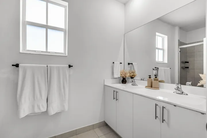 24-35-web-or-mls-4613nw118ave-35