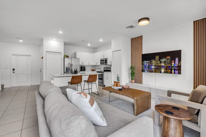 7-18-web-or-mls-4613nw118ave-18