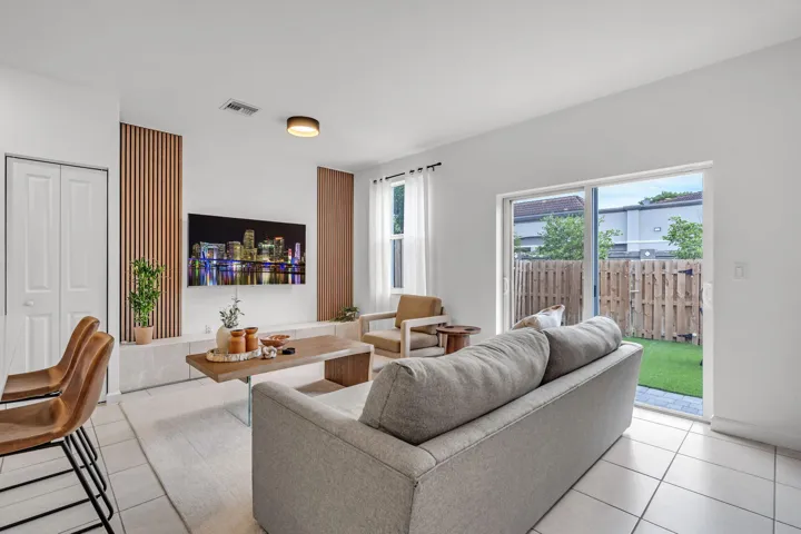 6-17-web-or-mls-4613nw118ave-17
