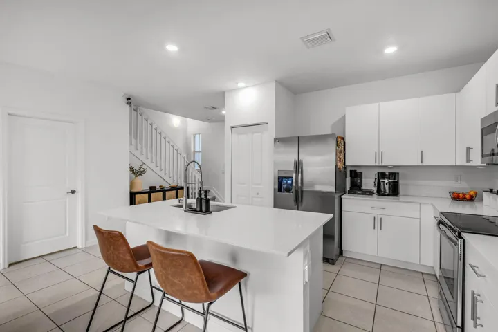 12-23-web-or-mls-4613nw118ave-23
