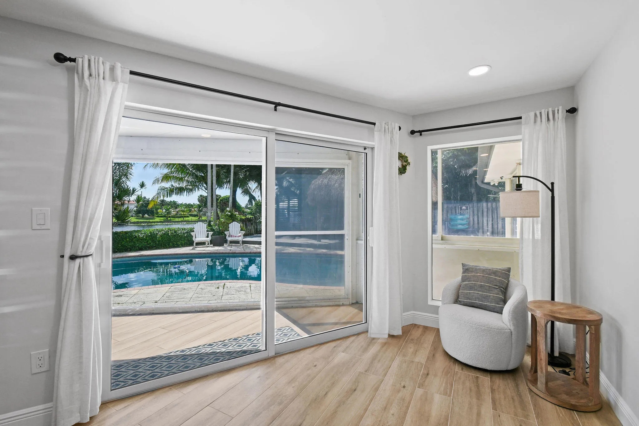8110WLakeDr(19)