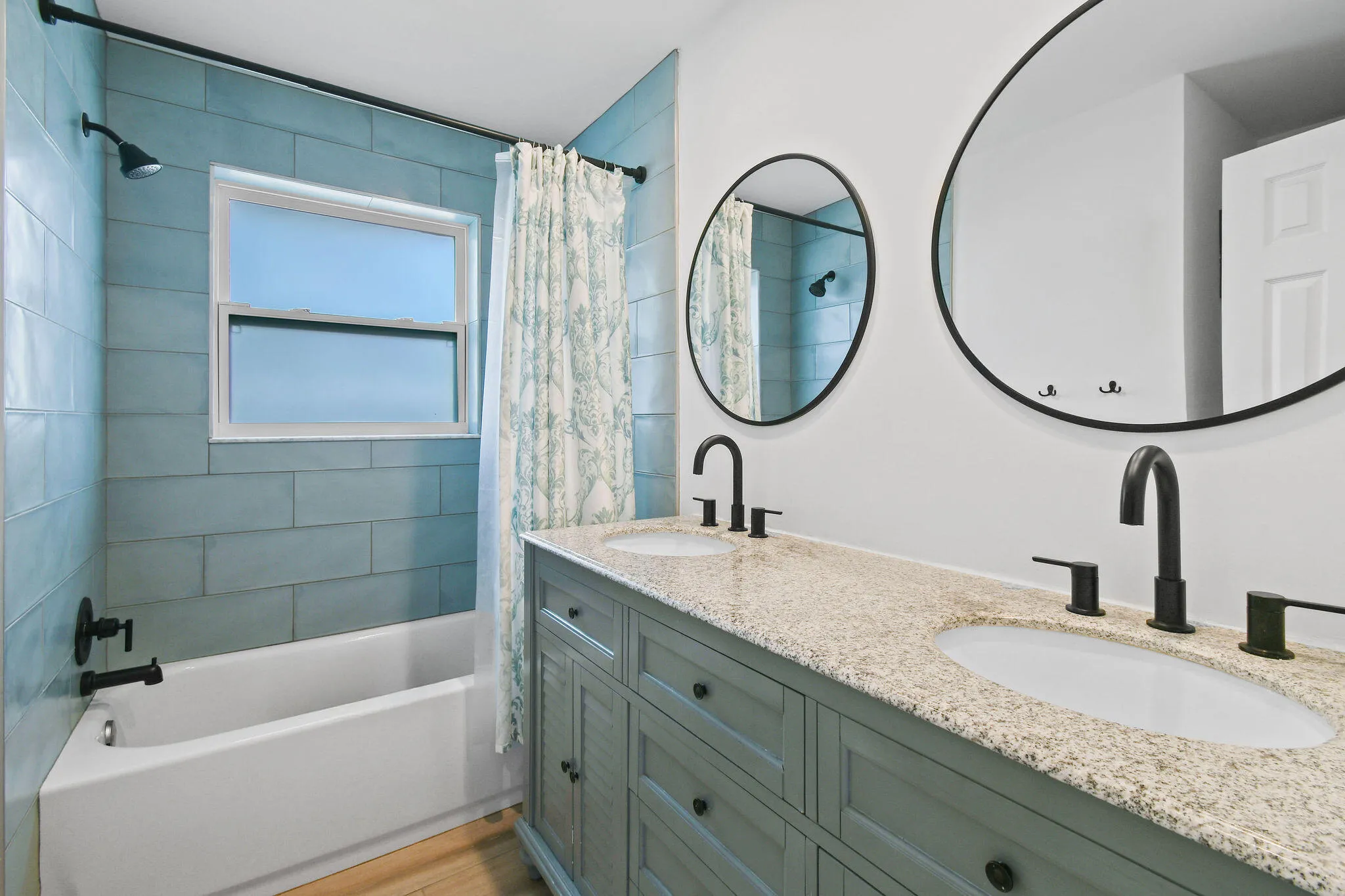 8110WLakeDr(22)