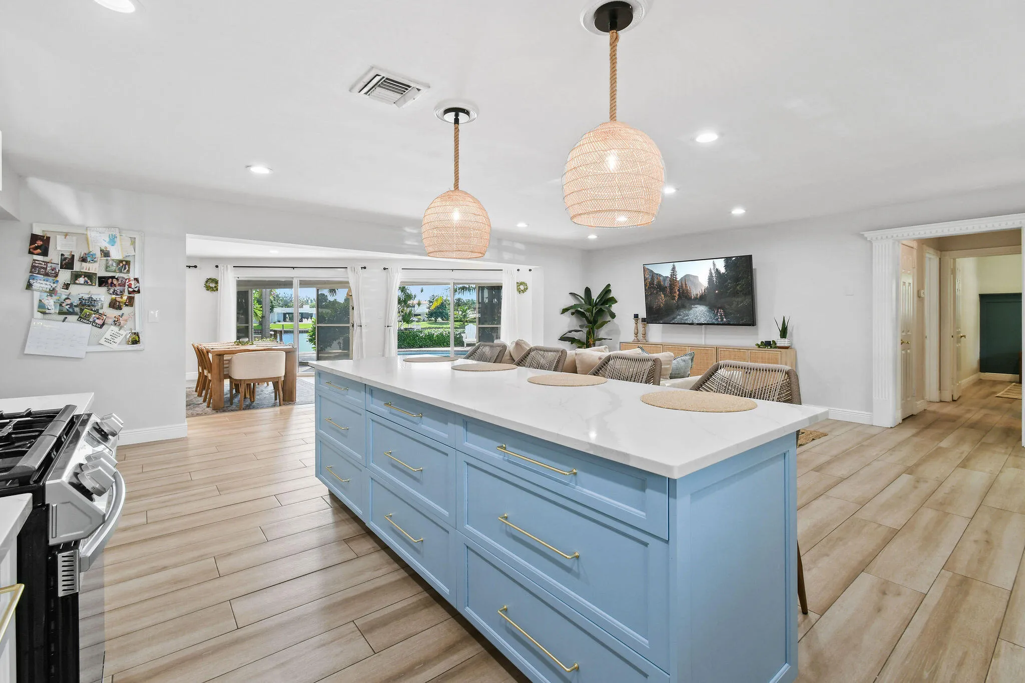 8110WLakeDr(13)