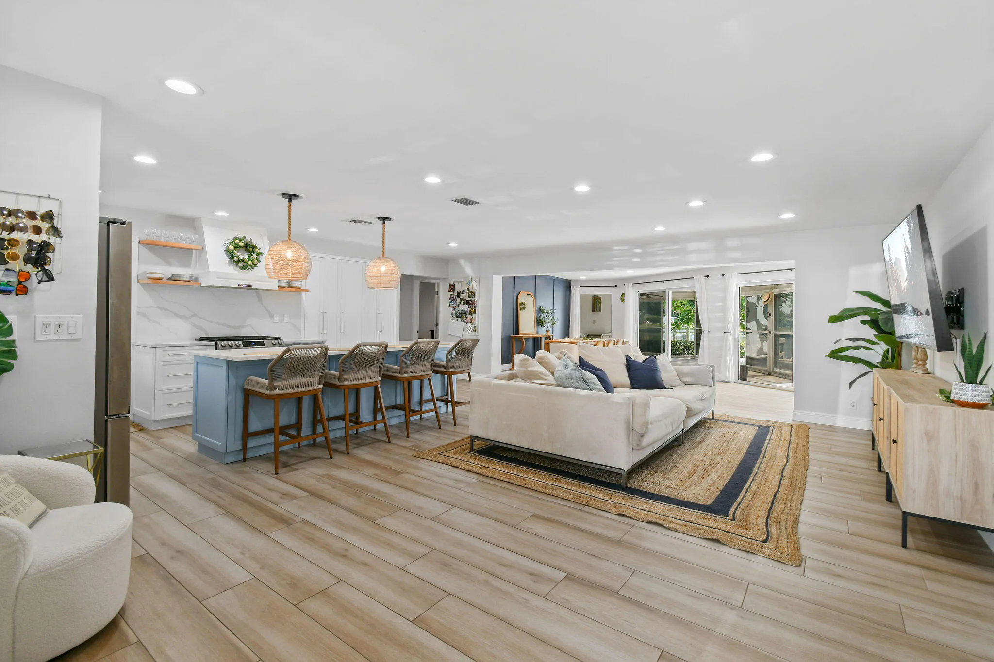 8110WLakeDr(4)