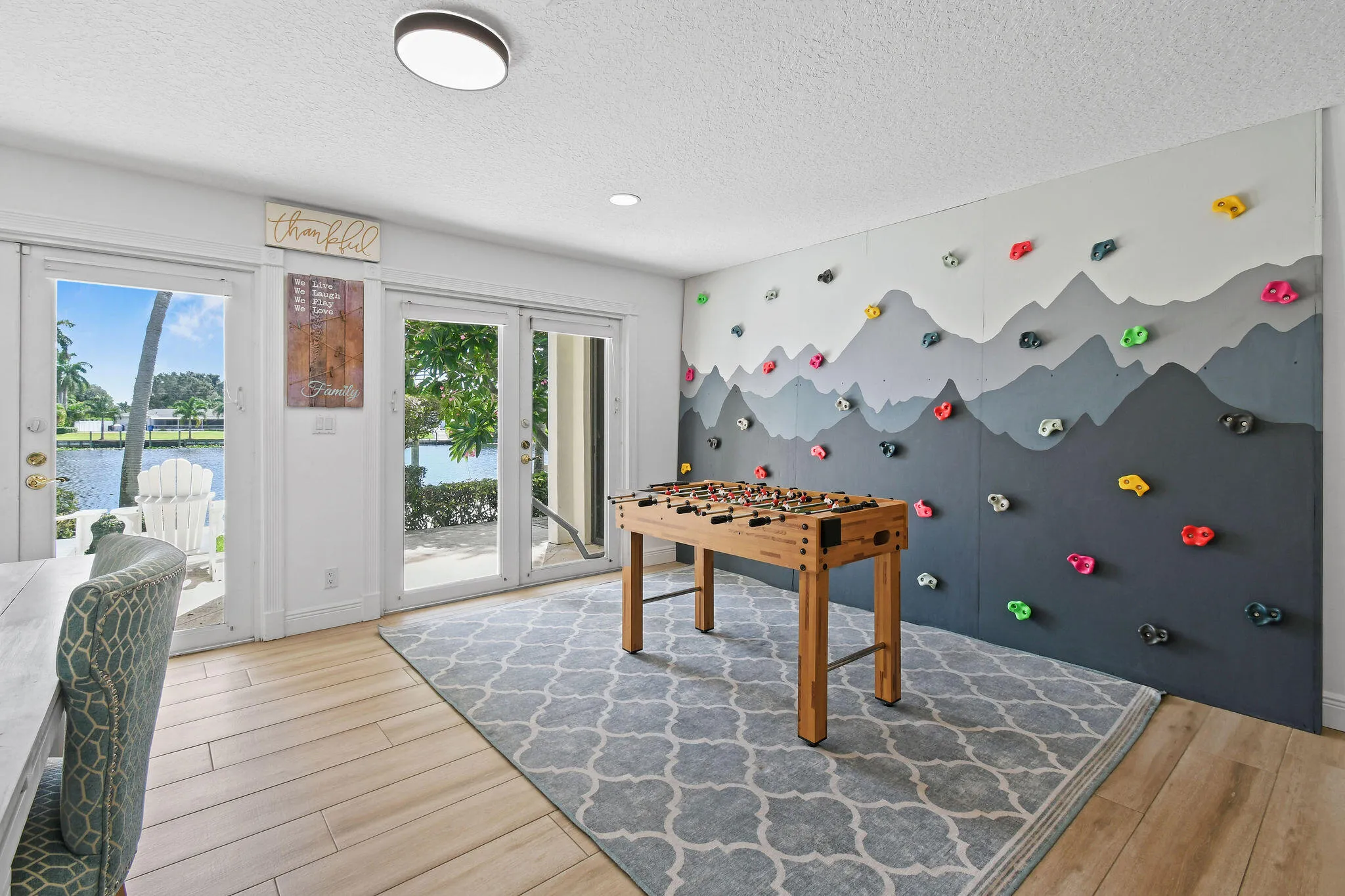 8110WLakeDr(32)