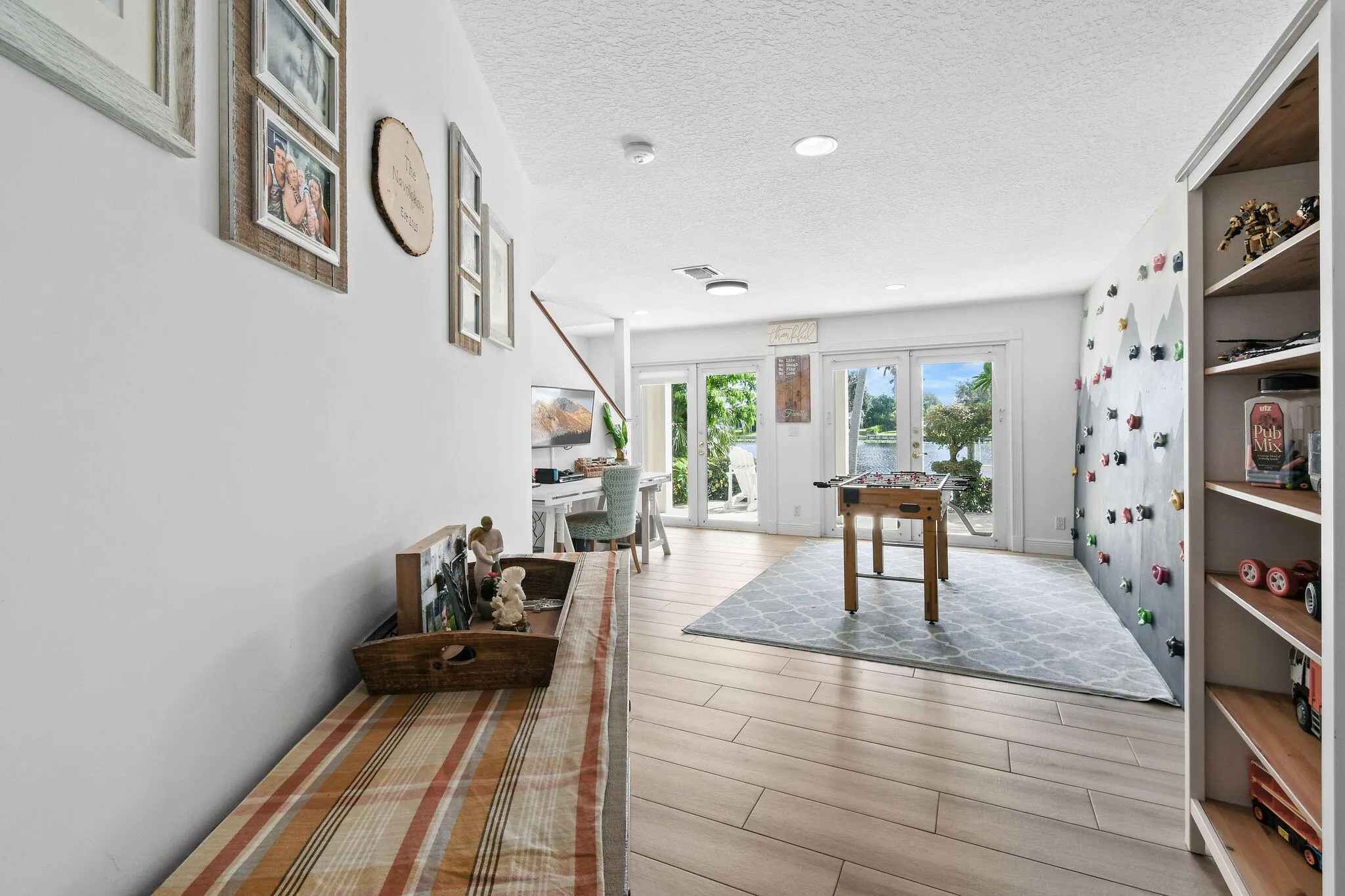 8110WLakeDr(30)