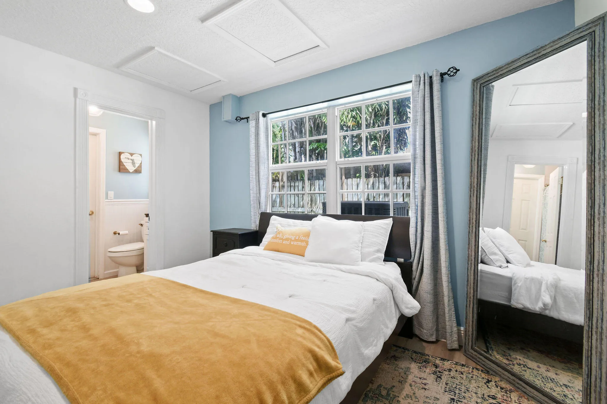 8110WLakeDr(26)