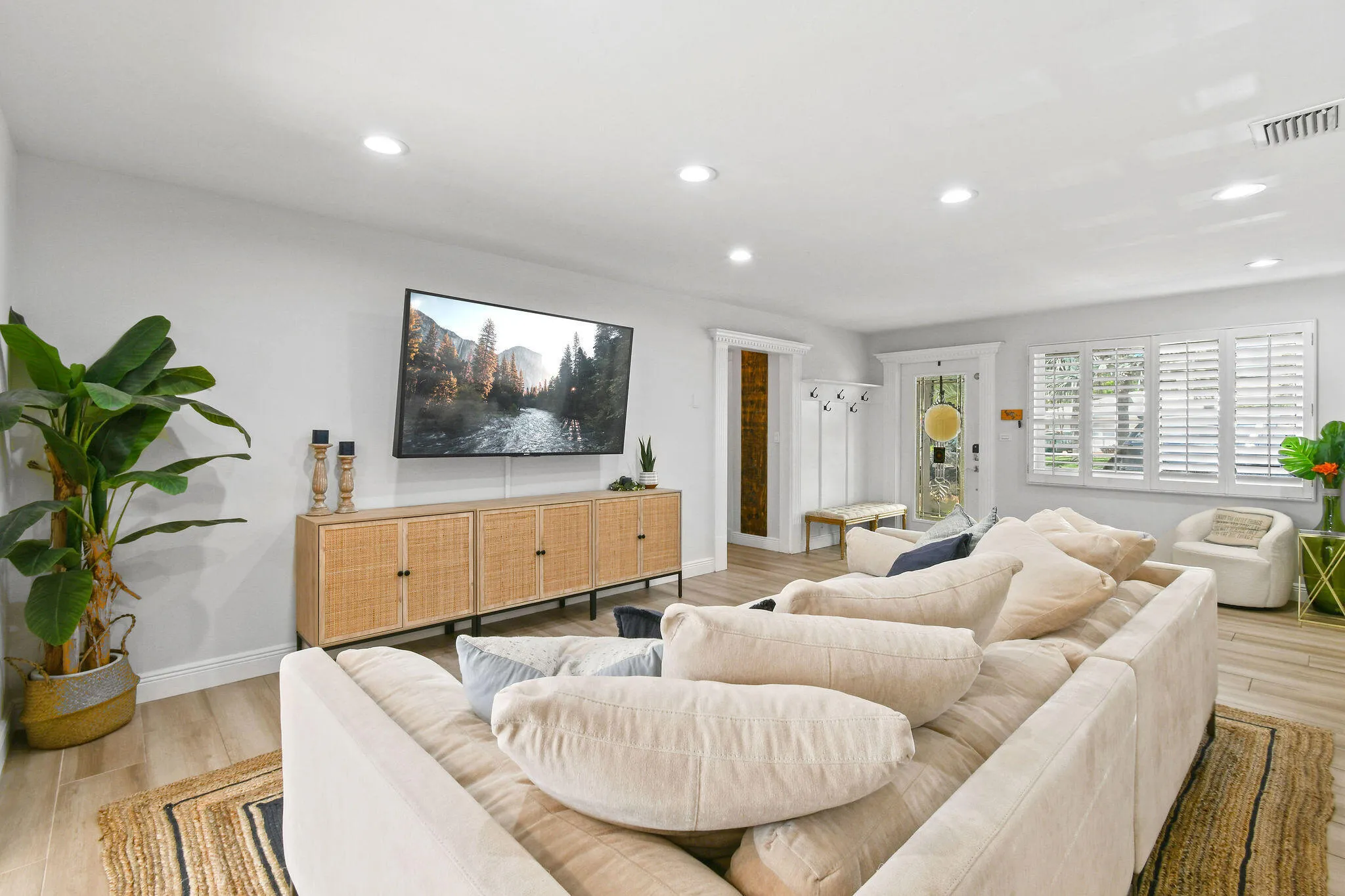 8110WLakeDr(7)