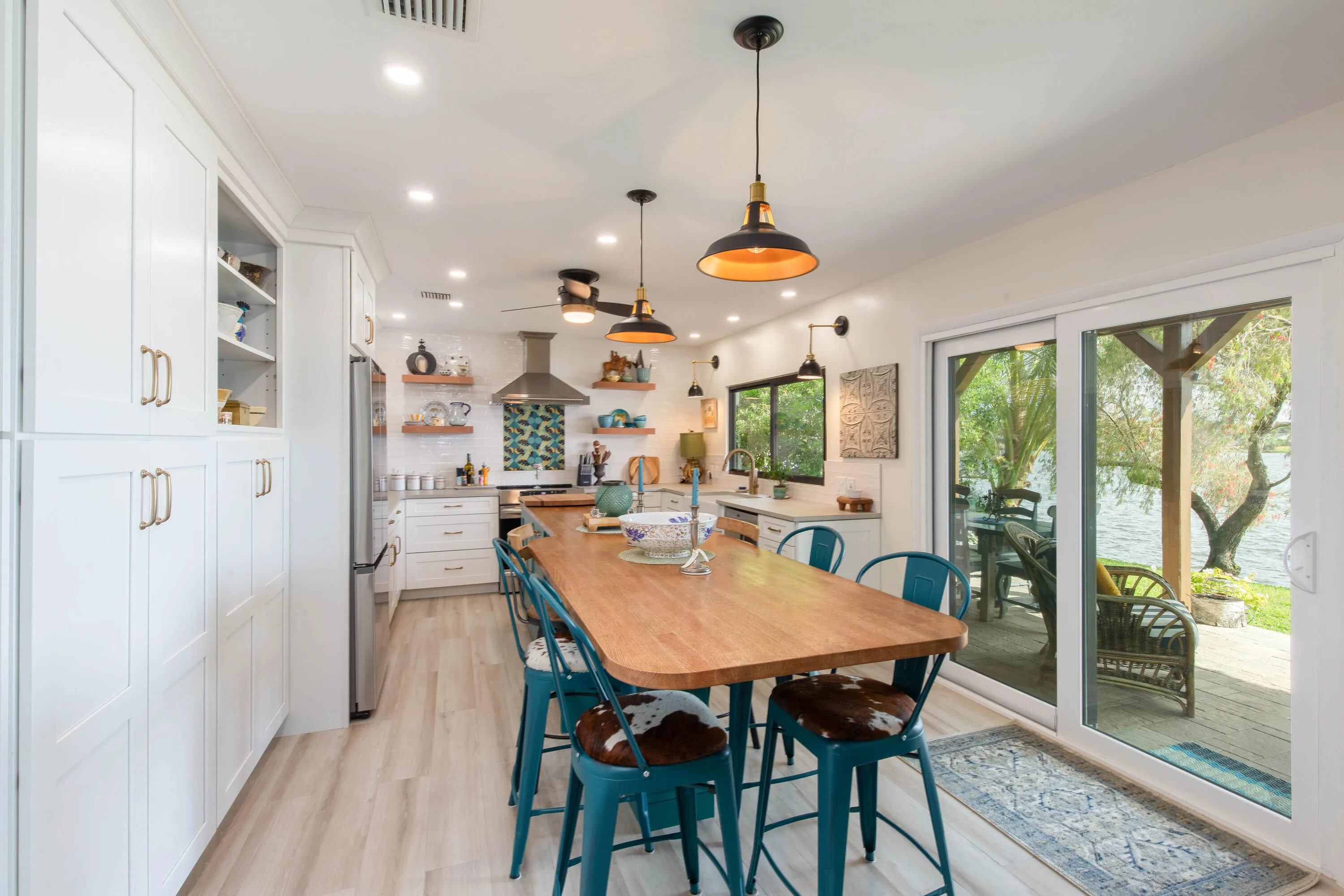 Stunning Kitchen Overlooking Lake