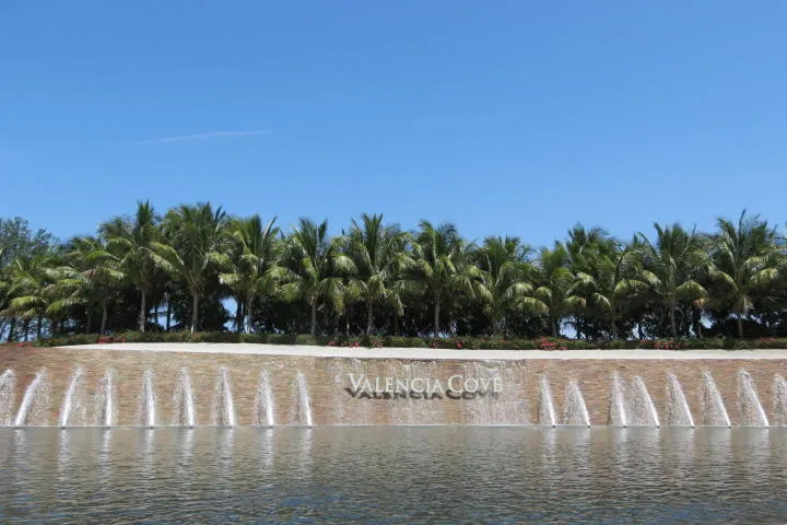 Valencia Cove Gate
