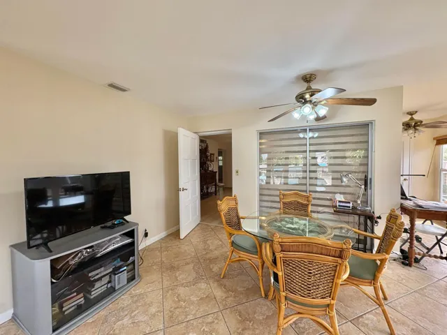 lanai - breakfast area