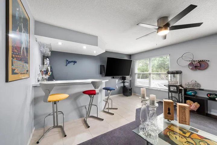 Upstairs Loft w/ Bar