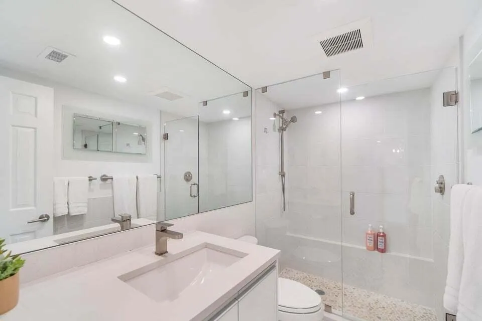 Island House Second Bath