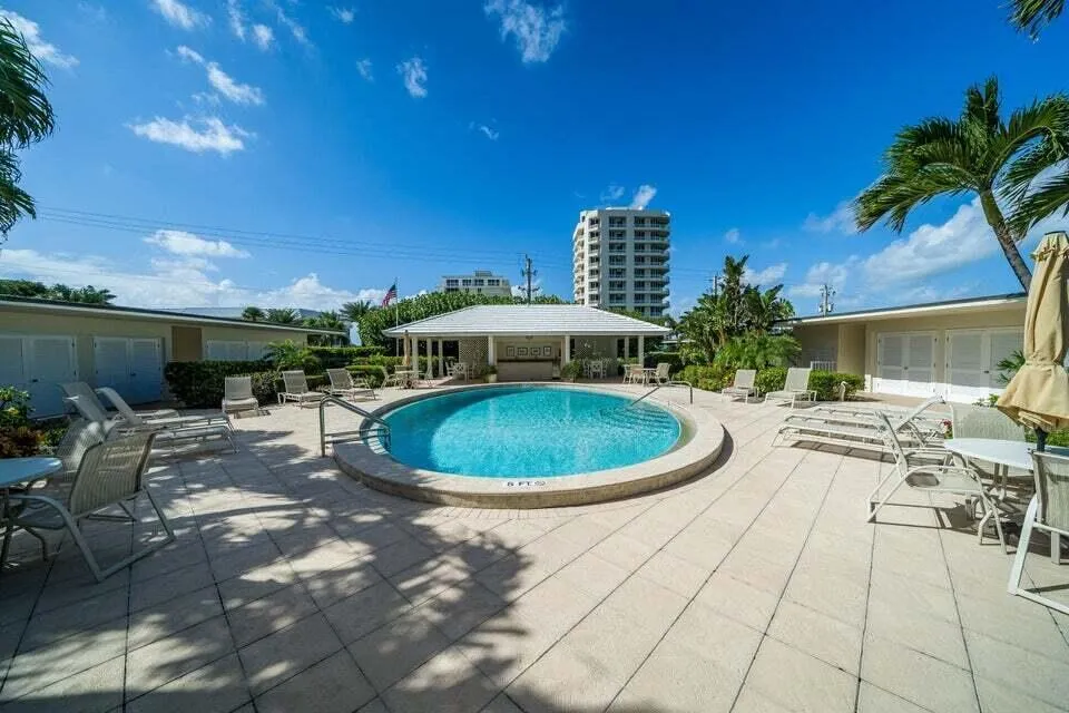 Island House Pool Area