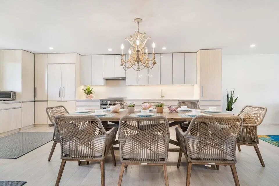 Island House Kitchen and Dining Room