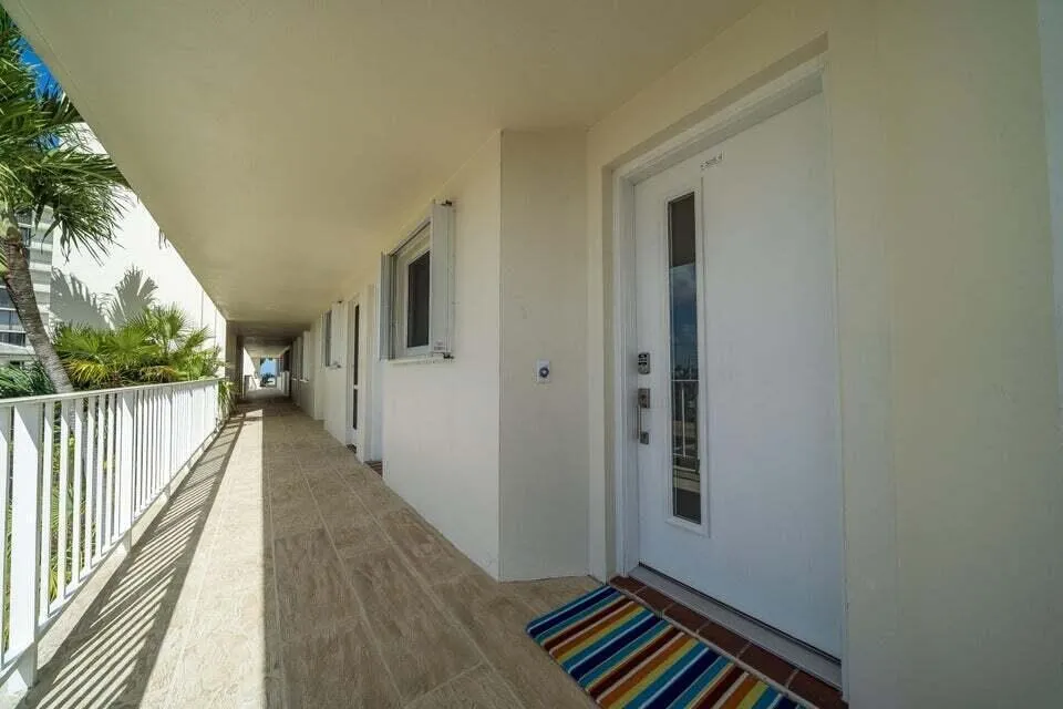 Island House Catwalk