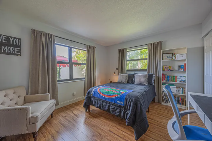 153A0009-HDR