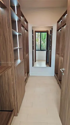 Walk in closet Master Bedroom