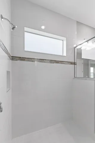 Owners Suite Bath-019-001-2800x4200
