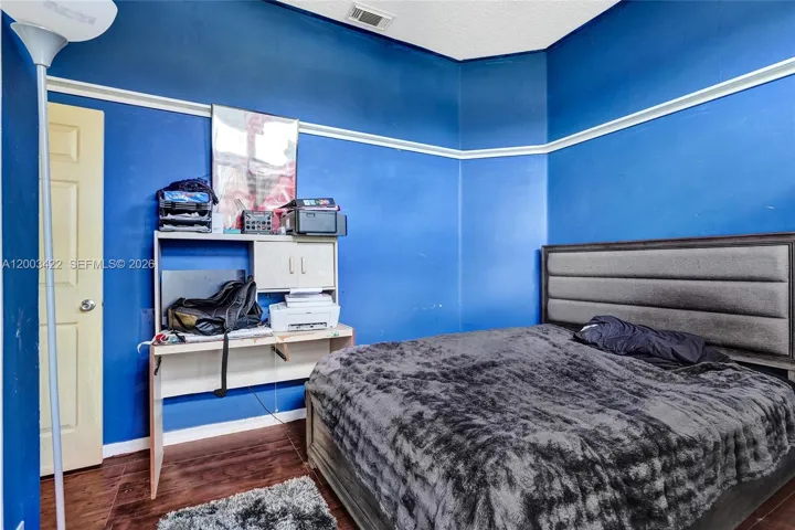 Photo 33