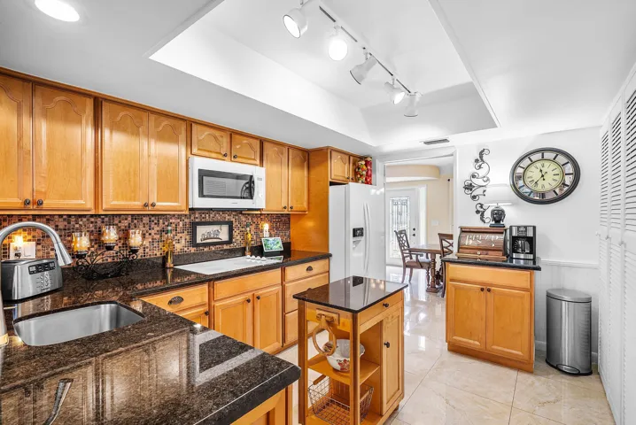 019-2741Northeast52ndStreet-LighthousePo